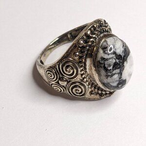White Buffalo Turquoise‎ Sterling Silver Ring – Size 6
